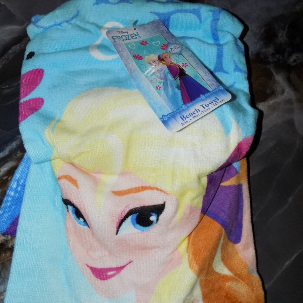 Disney Frozen Anna & Elsa Blue Beach Bath Towel 28 x 58 in NEW